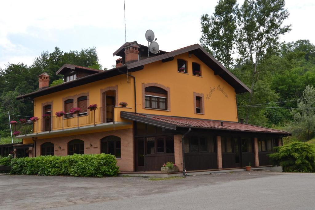 Trattoria Vecchio Mulino Bed & Breakfast Niella Tanaro Exterior photo